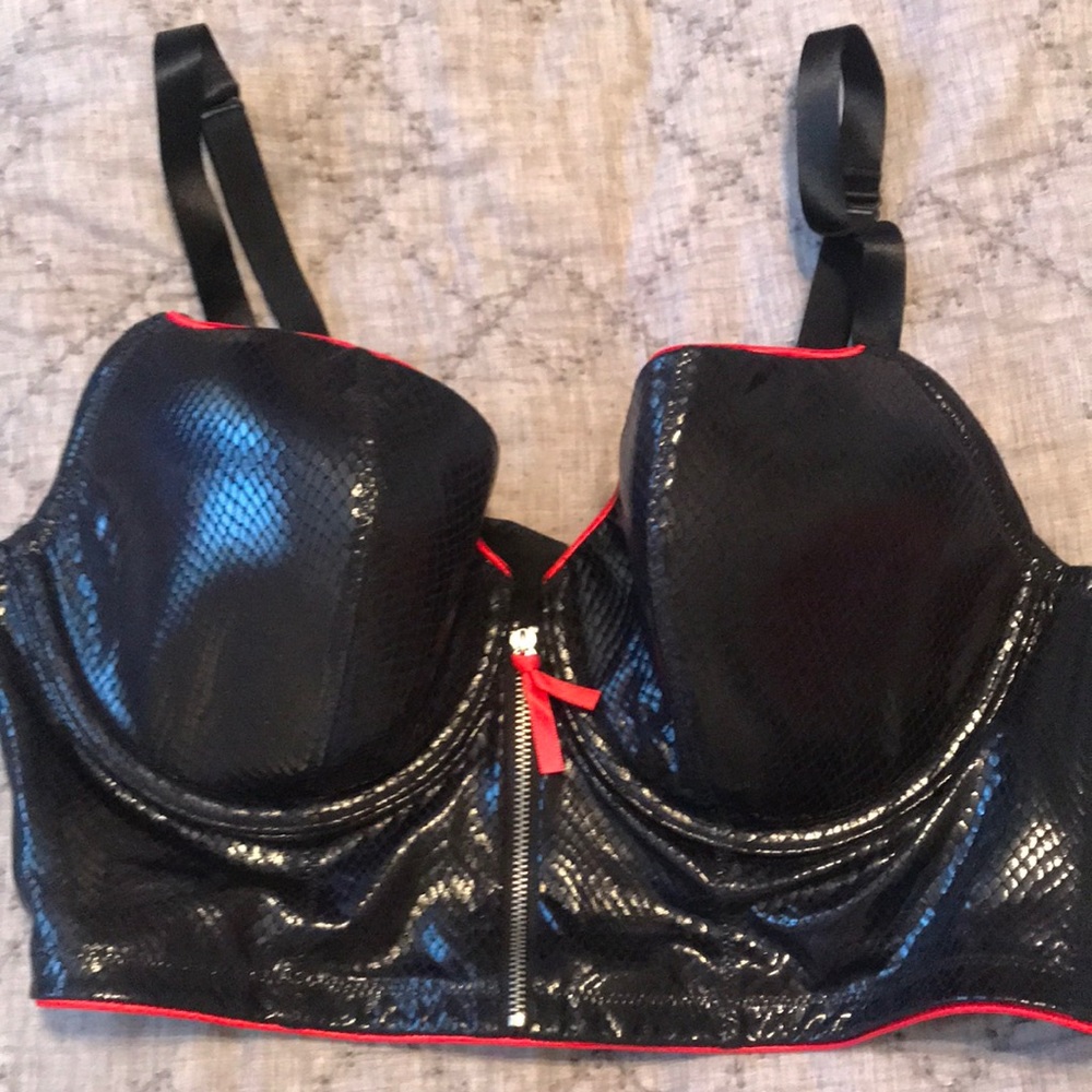 Cacique EUC Black leather look bra 38C
